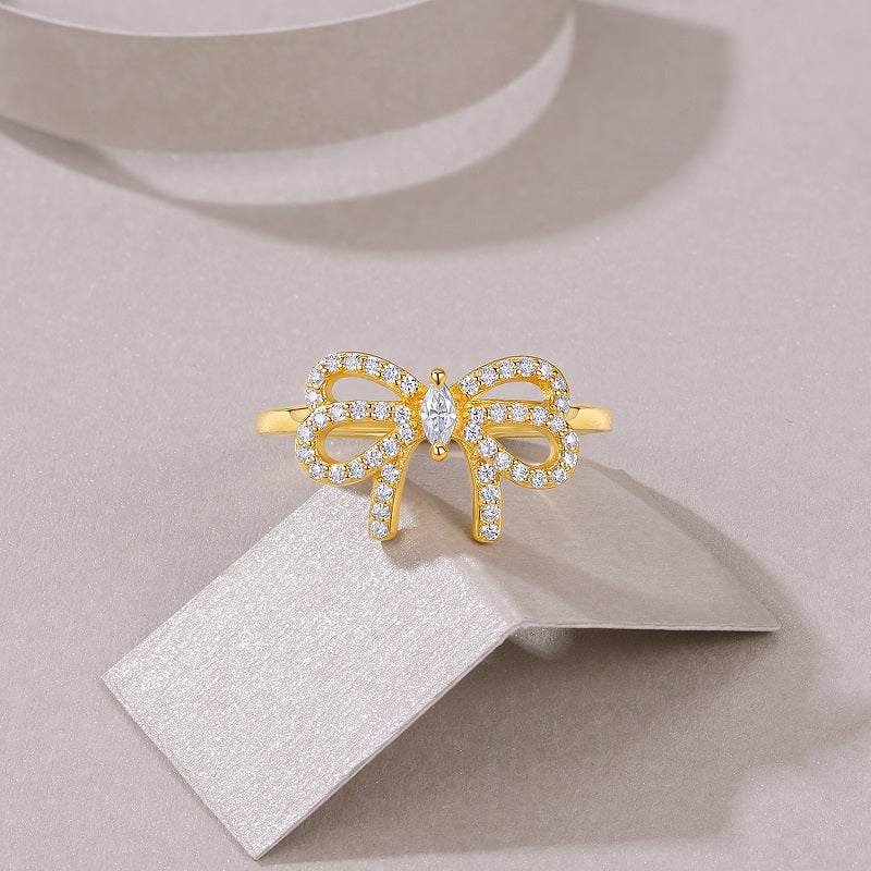 Bague Pavée en forme de Nœud en Or Vermeil 18K avec Moissanite