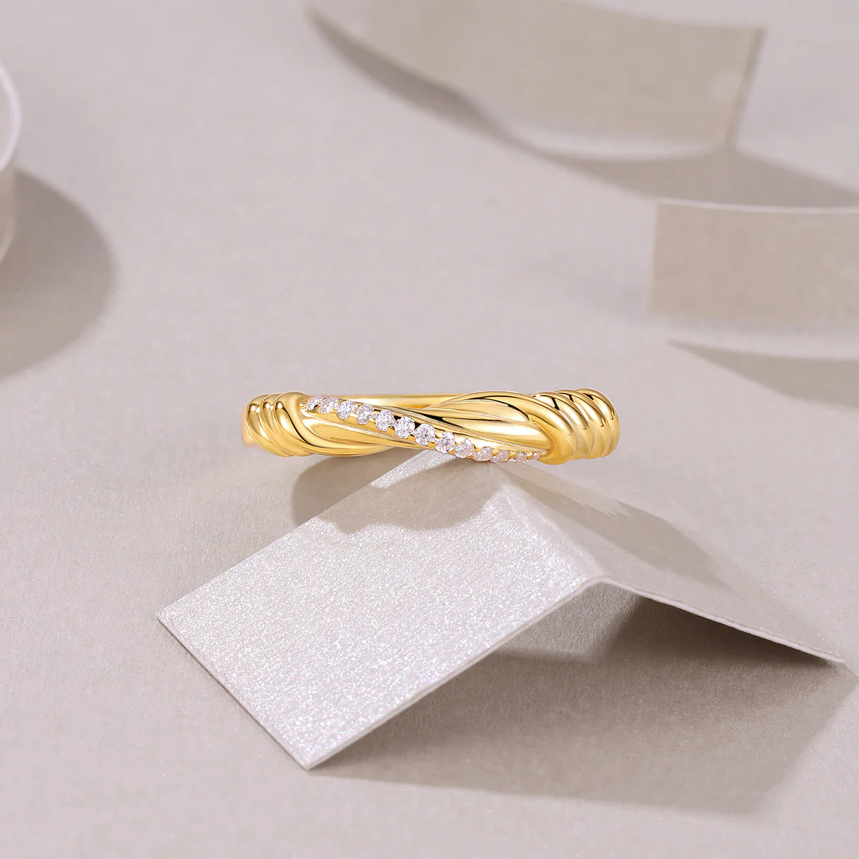 Bague Pavée en Or Vermeil 18K, et du Moissanite Torsadée