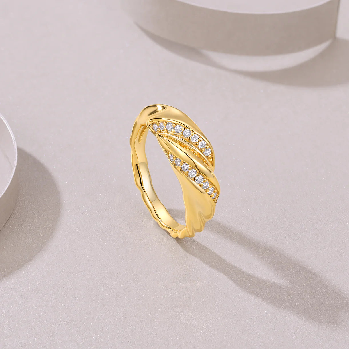 Bague en Or Vermeil 18K, et du Moissanite Torsadée Croisée