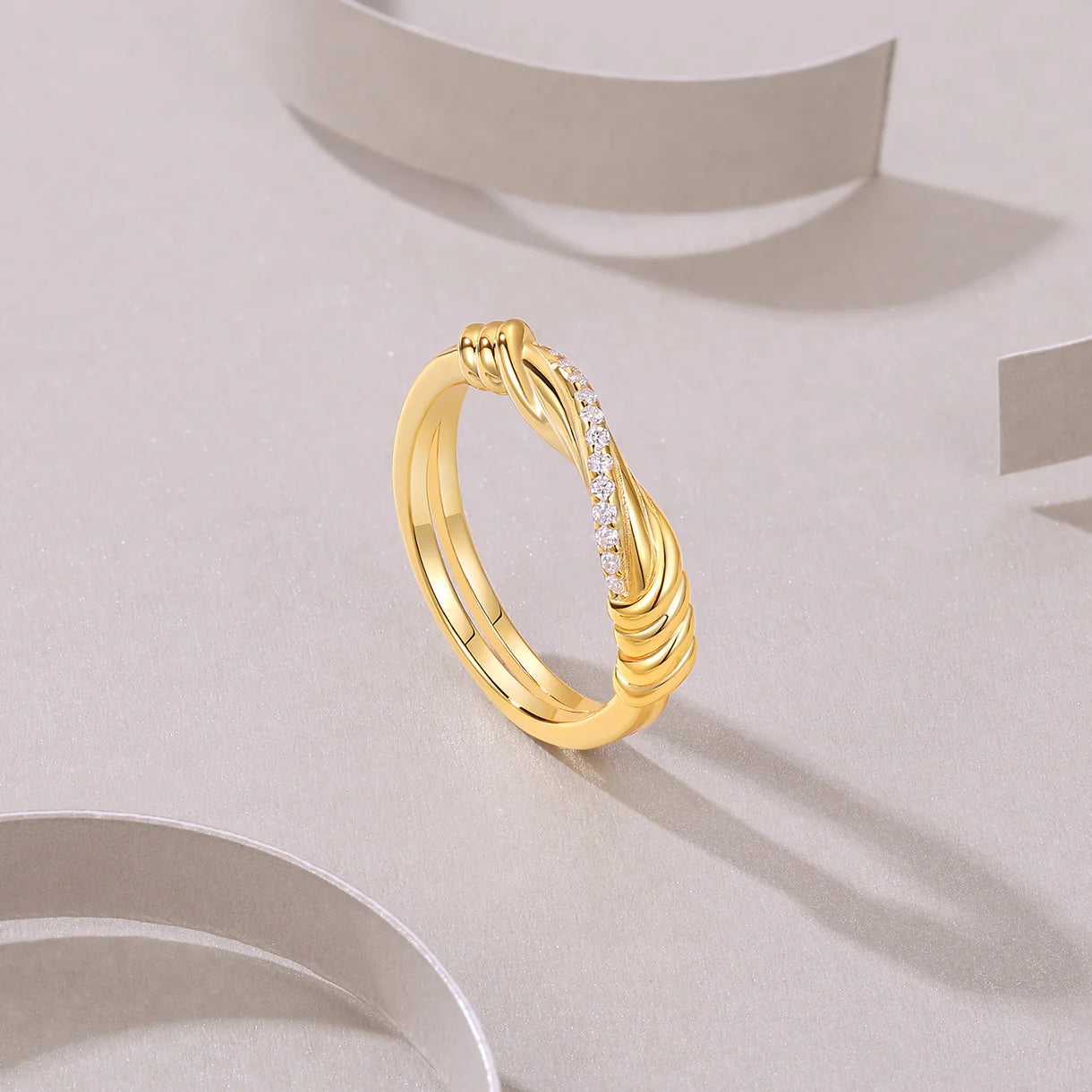 Bague Pavée en Or Vermeil 18K, et du Moissanite Torsadée