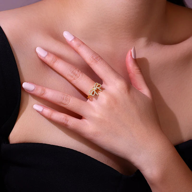 Bague Pavée en forme de Nœud en Or Vermeil 18K avec Moissanite