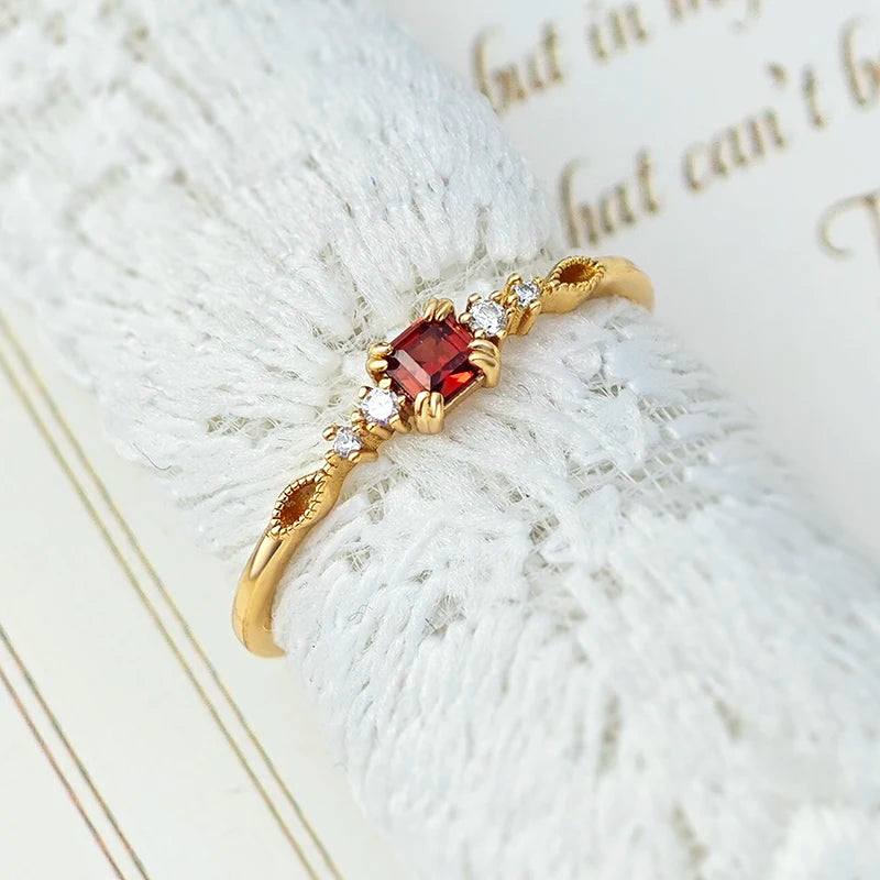 Bague Fine en Or Vermeil 18K avec Pierre Grenat