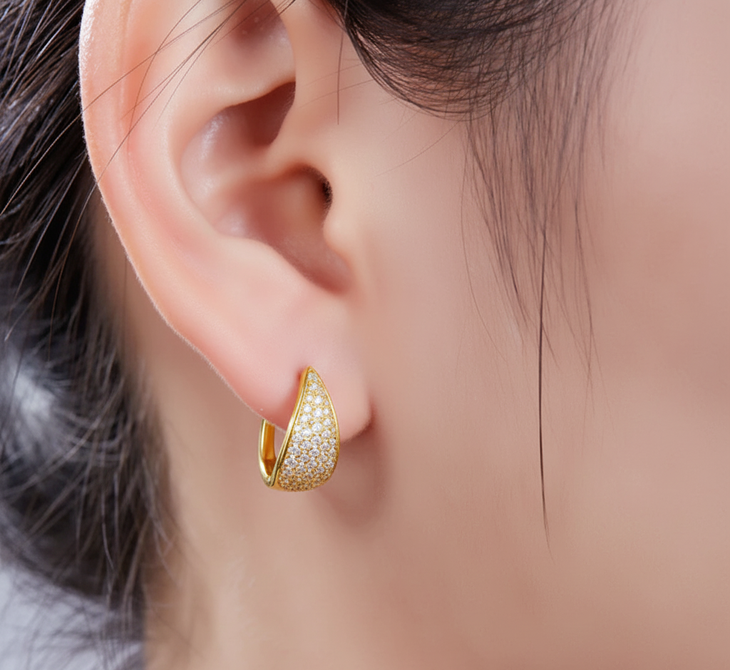 Boucles d'Oreilles Créoles Coniques en Or Vermeil 18K avec Moissanite